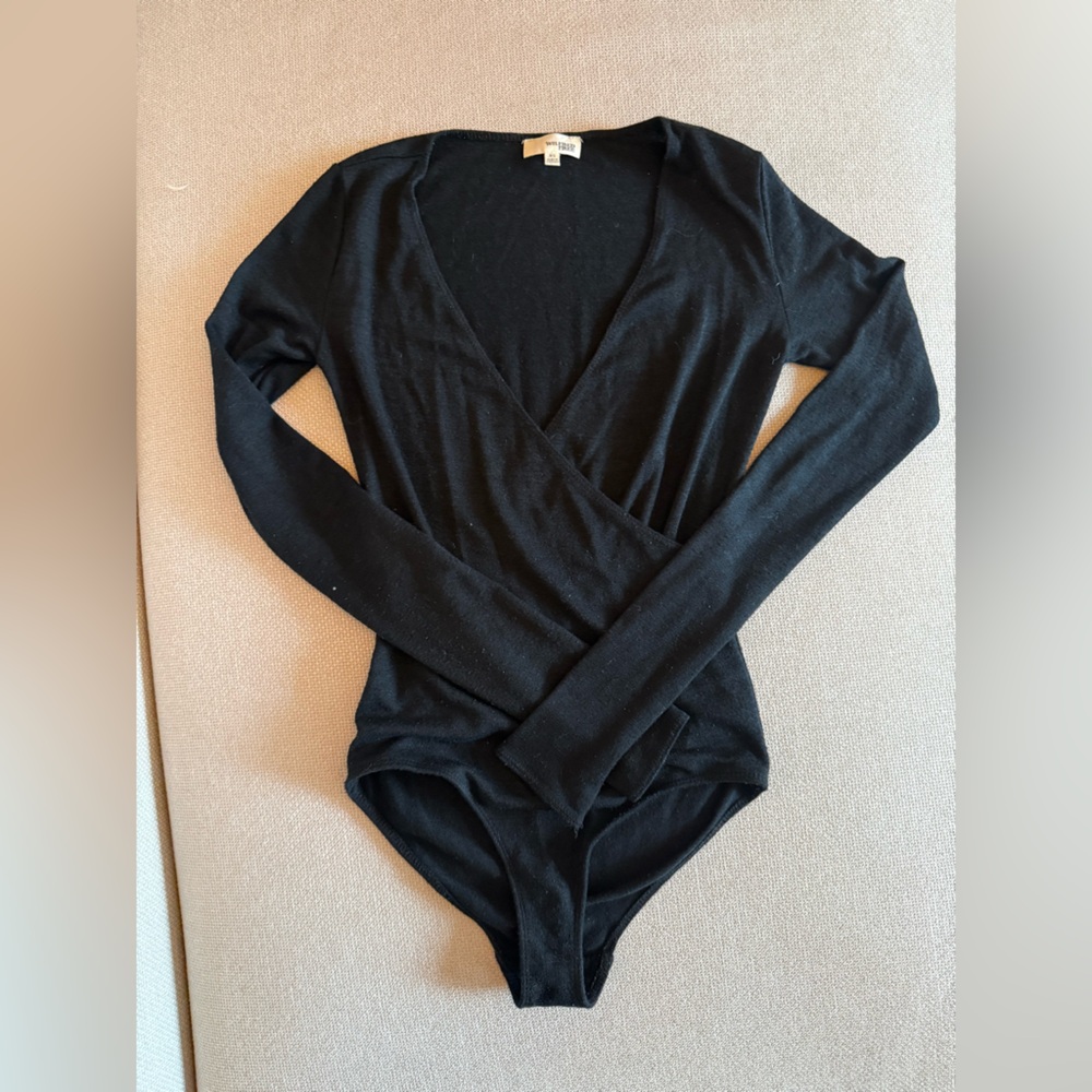 Aritzia Black Fitted Scoop Tank